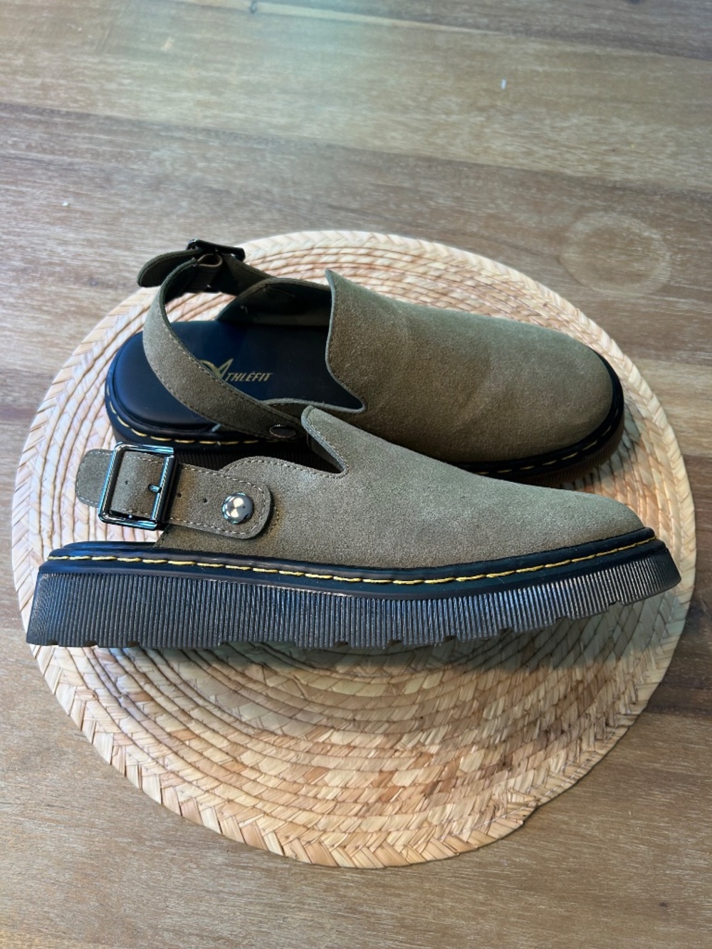ATHLEFIT OLIVE GREEN SUEDE CLOGS - SIZE 6.5 - Picture 2 of 4